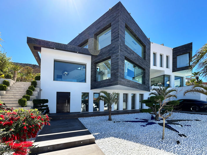 Image No.2-5 Bed Villa for sale