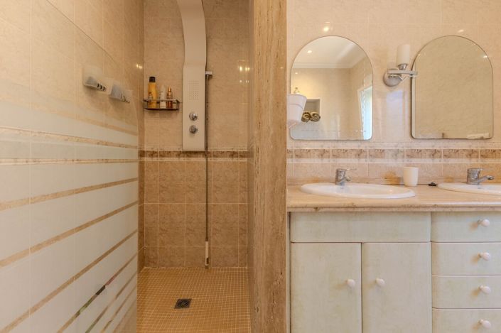 Image No.21-3 Bed Villa for sale