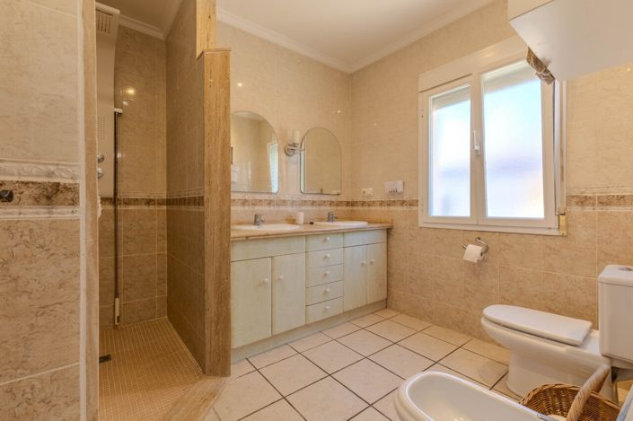 Image No.8-3 Bed Villa for sale