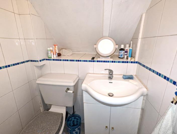 Image No.10-2 Bed House for sale