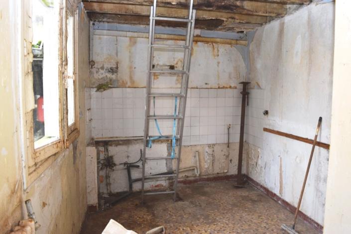 Image No.8-2 Bed House for sale