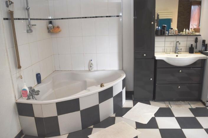 Image No.8-2 Bed House for sale