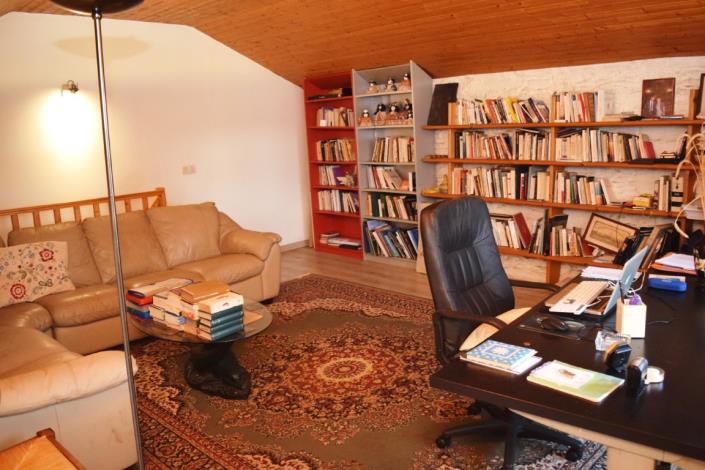 Image No.11-2 Bed House for sale