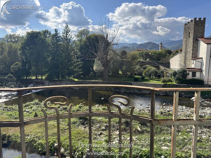 Image No.2-Maison de 4 chambres à vendre à Pontremoli