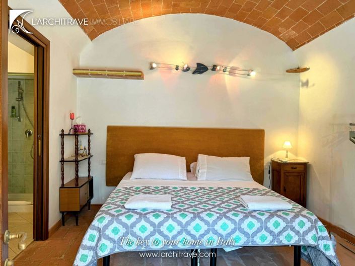 Image No.5-2 Bed House for sale