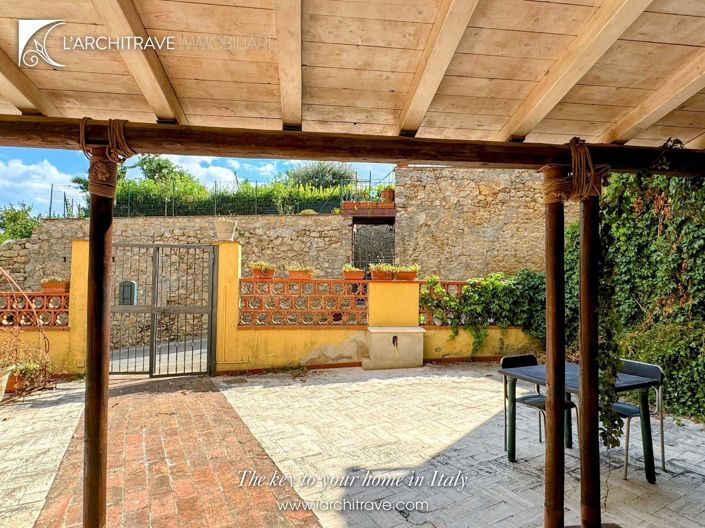 Image No.8-2 Bed House for sale