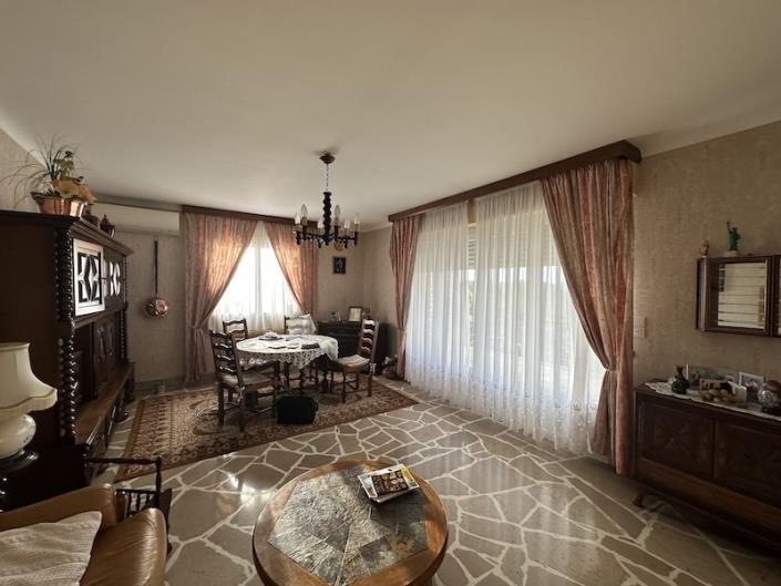 Image No.2-4 Bed House for sale