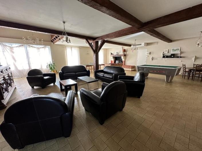 Image No.2-Commercial de 18 chambres à vendre à Aubeterre-sur-Dronne