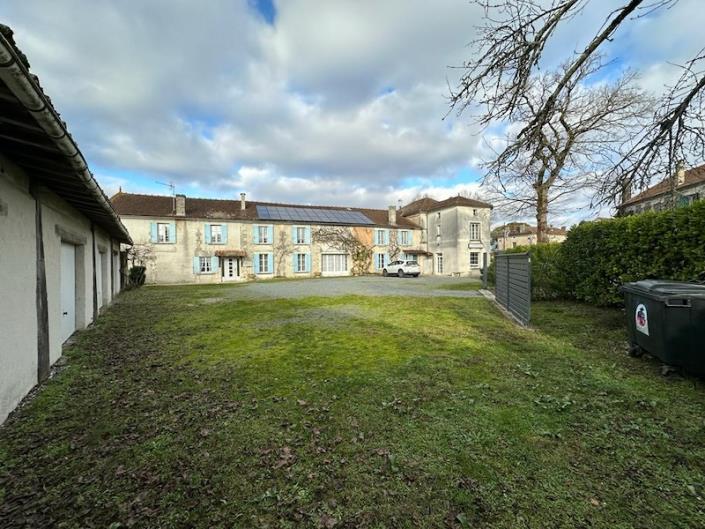 Image No.14-Commercial de 18 chambres à vendre à Aubeterre-sur-Dronne