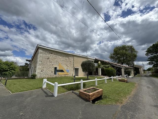 Image No.2-Maison de campagne de 6 chambres à vendre à Montlieu-la-Garde