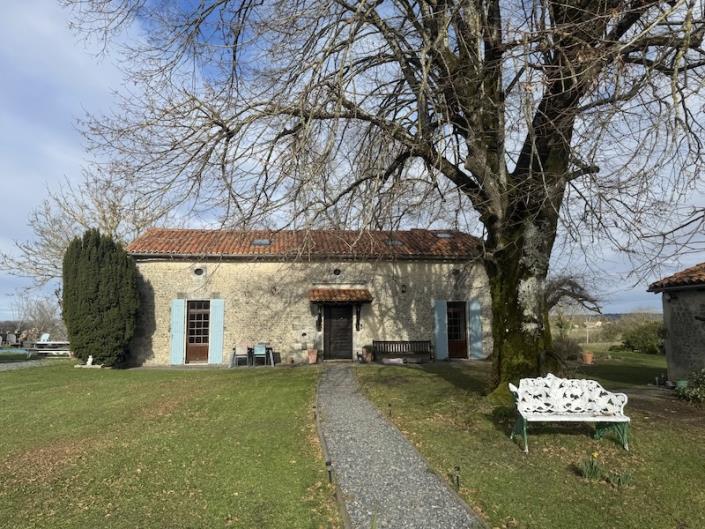 Image No.7-Maison de campagne de 4 chambres à vendre à Chalais