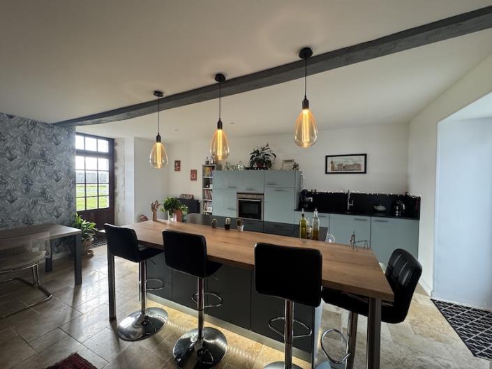 Image No.5-Maison de campagne de 4 chambres à vendre à Chalais