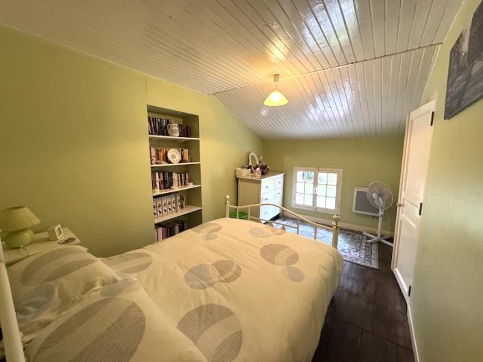 Image No.9-Maison de campagne de 4 chambres à vendre à Chalais