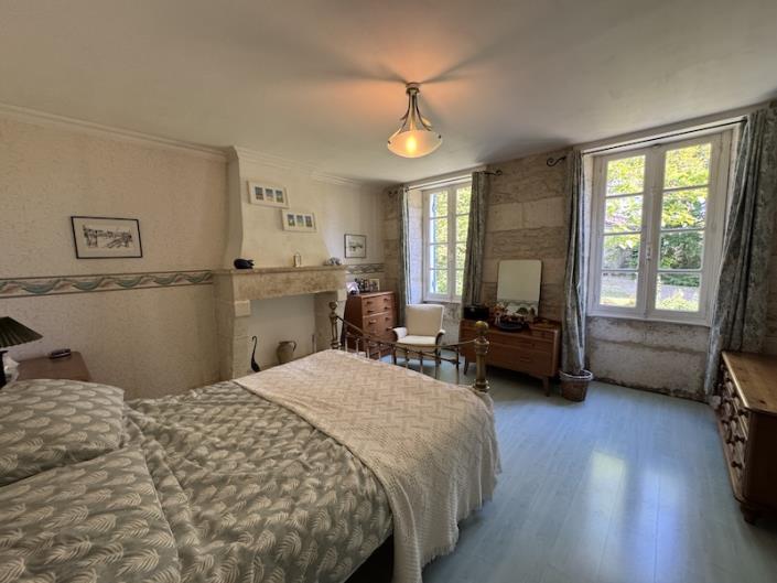 Image No.8-Maison de campagne de 4 chambres à vendre à Rioux-Martin