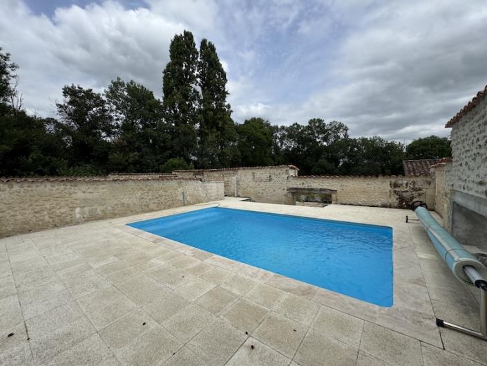 Image No.2-Propriété de pays de 4 chambres à vendre à Aubeterre-sur-Dronne