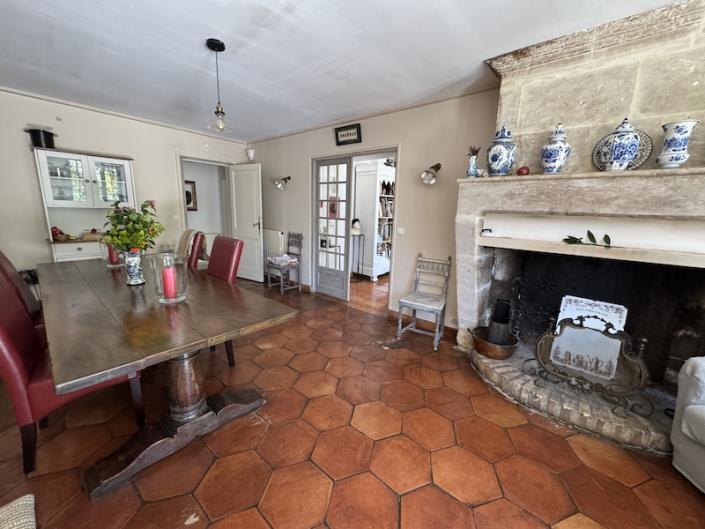 Image No.3-Maison de campagne de 5 chambres à vendre à Montguyon