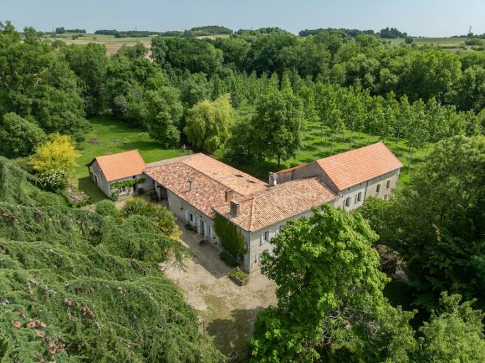 Image No.9-Maison de campagne de 5 chambres à vendre à Montguyon