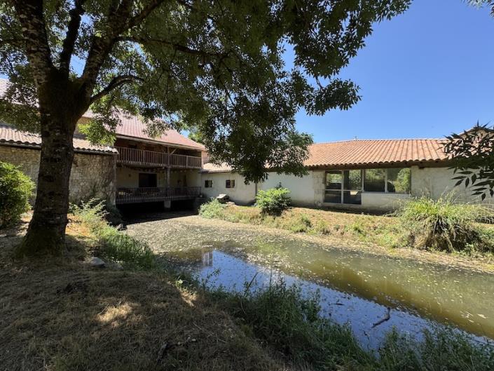 Image No.20-Maison de campagne de 5 chambres à vendre à Montguyon