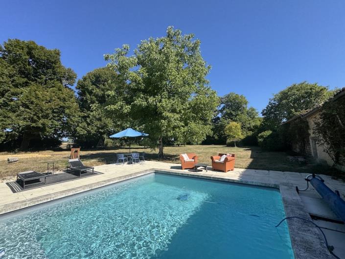 Image No.2-Maison de campagne de 7 chambres à vendre à Vendoire