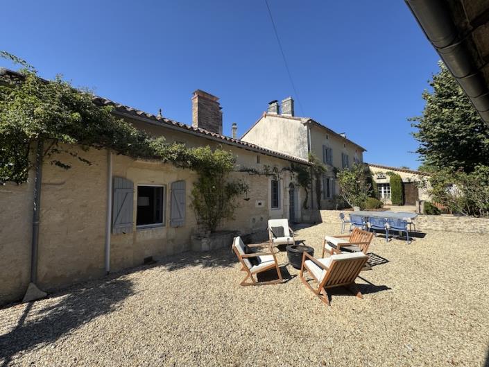 Image No.14-Maison de campagne de 7 chambres à vendre à Vendoire