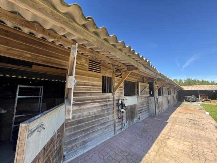 Image No.6-Maison de campagne de 6 chambres à vendre à Brossac