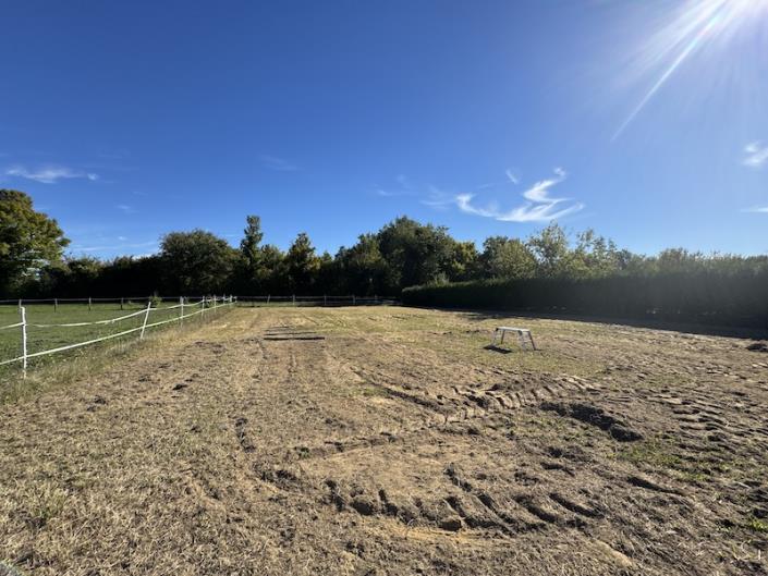 Image No.7-Maison de campagne de 6 chambres à vendre à Brossac