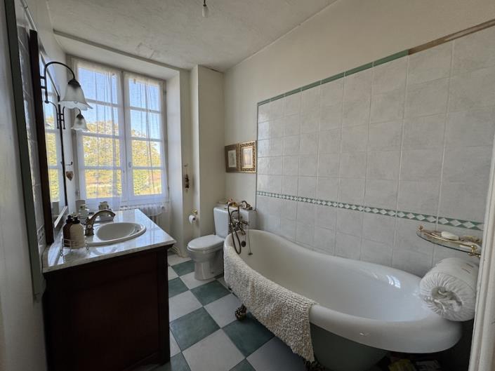 Image No.10-Maison de campagne de 4 chambres à vendre à Verteillac