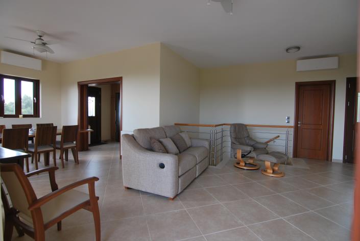 Image No.5-Villa de 3 chambres à vendre à Minies