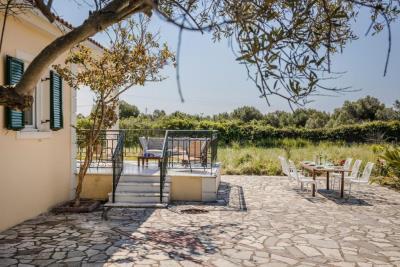 1 - Svoronata, Villa