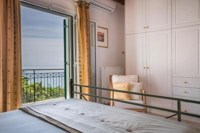 Villa_for_sale_in_Lourdata_Kefalonia--11-