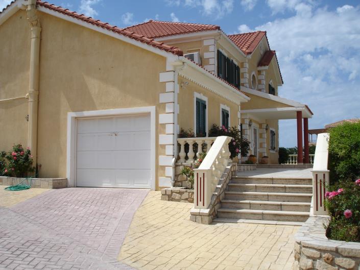 Image No.5-Propriété de 4 chambres à vendre à Kobothekrata