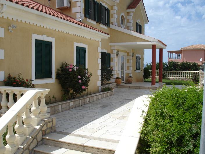 Image No.2-Propriété de 4 chambres à vendre à Kobothekrata