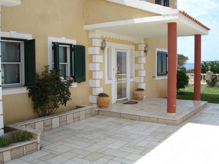 Image No.3-Propriété de 4 chambres à vendre à Kobothekrata