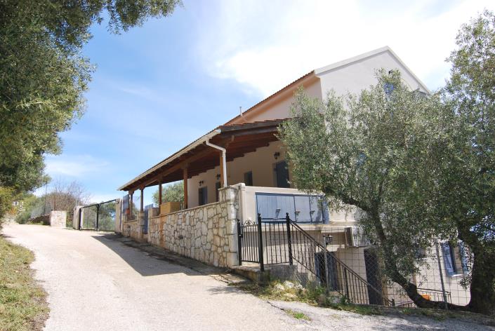 Image No.2-Propriété de 6 chambres à vendre à Matsoukata