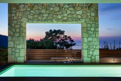 Exquistie_villa_with_pool_for_sale_in_Kefalonia--2-