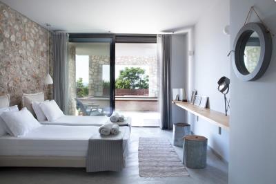 Exquistie_villa_with_pool_for_sale_in_Kefalonia--24-