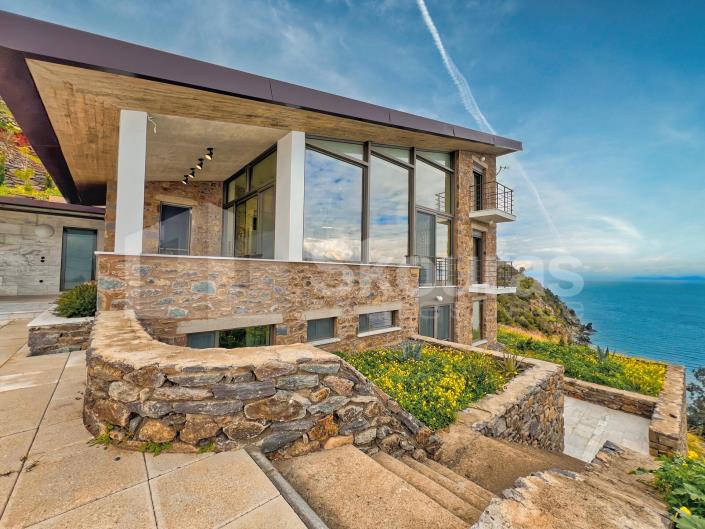 Image No.2-Maison / Villa de 6 chambres à vendre à Pera Melana