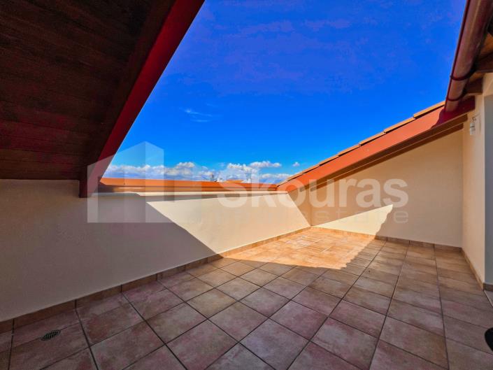 Image No.25-2 Bed Maisonette for sale