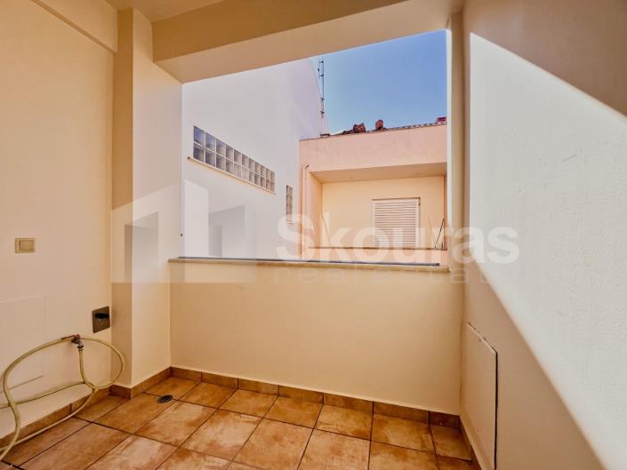 Image No.28-2 Bed Maisonette for sale