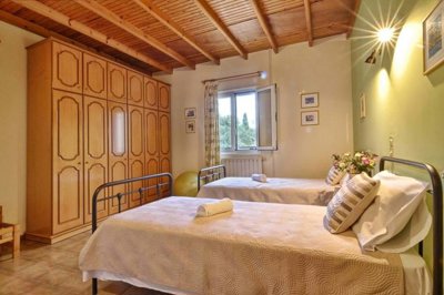 8e4b0a5f-b672-4ff9-8d49-6771250727b9