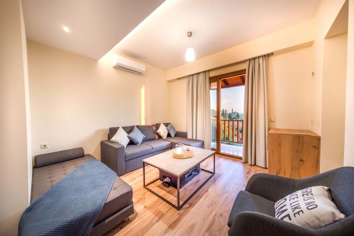 Image No.15-10 Bed Hotel for sale