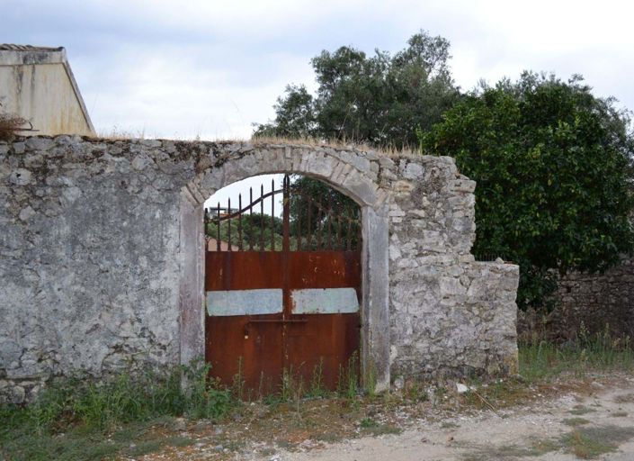 Image No.3-Propriété de 12 chambres à vendre à Makrades