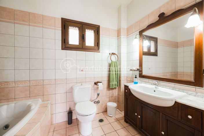 Image No.10-4 Bed House for sale