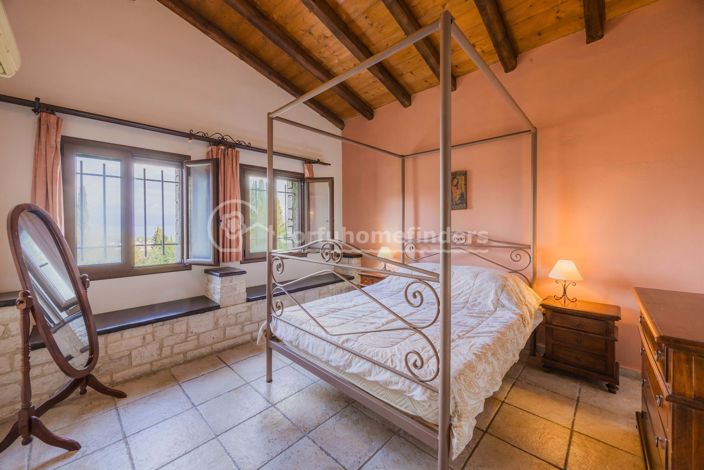 Image No.15-4 Bed House for sale