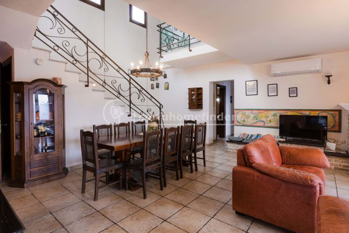 Image No.3-4 Bed House for sale