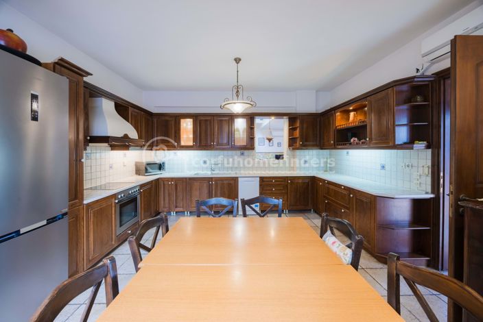 Image No.5-4 Bed House for sale