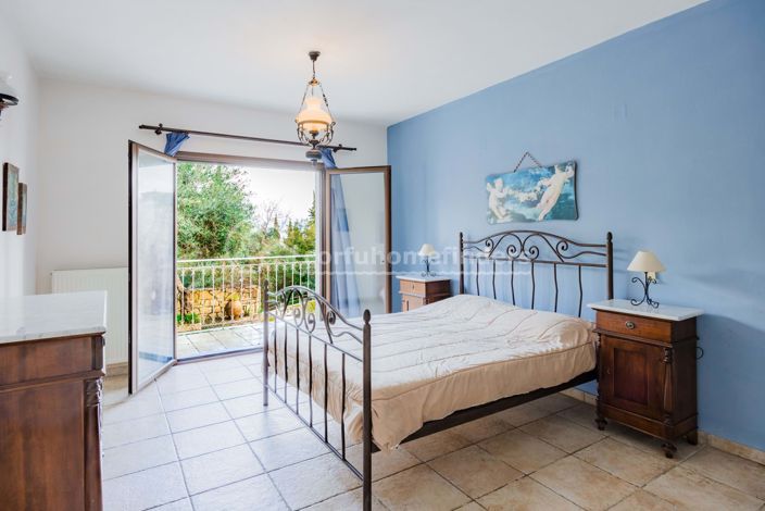 Image No.6-4 Bed House for sale