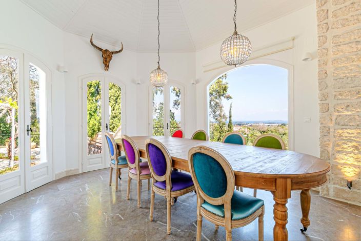 Image No.8-6 Bed House for sale