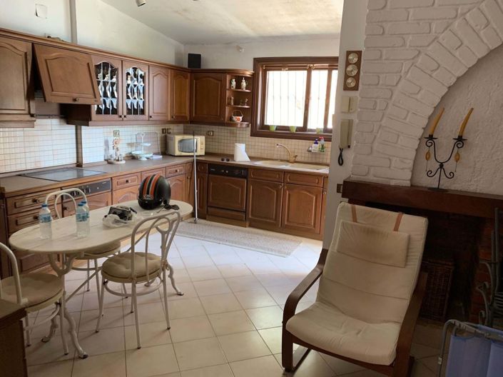 Image No.6-5 Bed House for sale