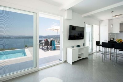 31994d9e-a002-4b15-93e8-3fe1e268cb3d